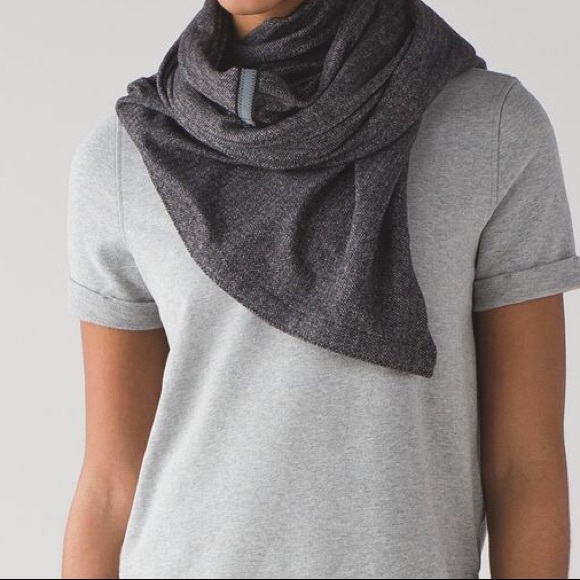 Lululemon Vinyasa Scarf Herringbone Gray Wrap - Picture 4 of 6